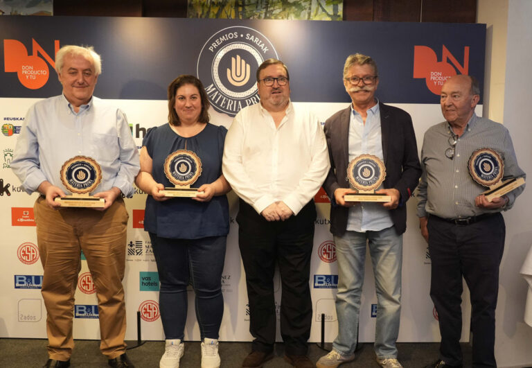 Ganadores de los Premios Materia Prima 2026 con Javier Sáenz en Don Producto y Tú