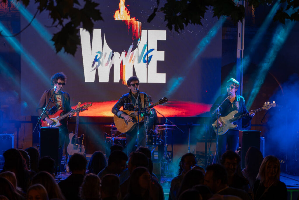 Actuación musical en el Vintae Wine Fest 2025 en San Vicente de la Sonsierra.