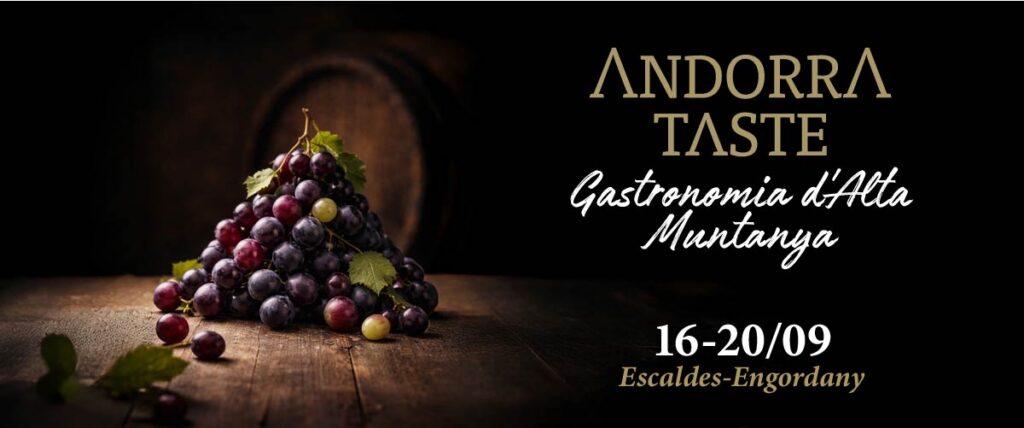 Racimo de uvas sobre una mesa de madera en Andorra Taste