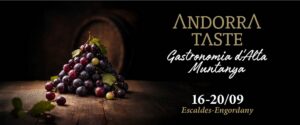 Racimo de uvas sobre una mesa de madera en Andorra Taste