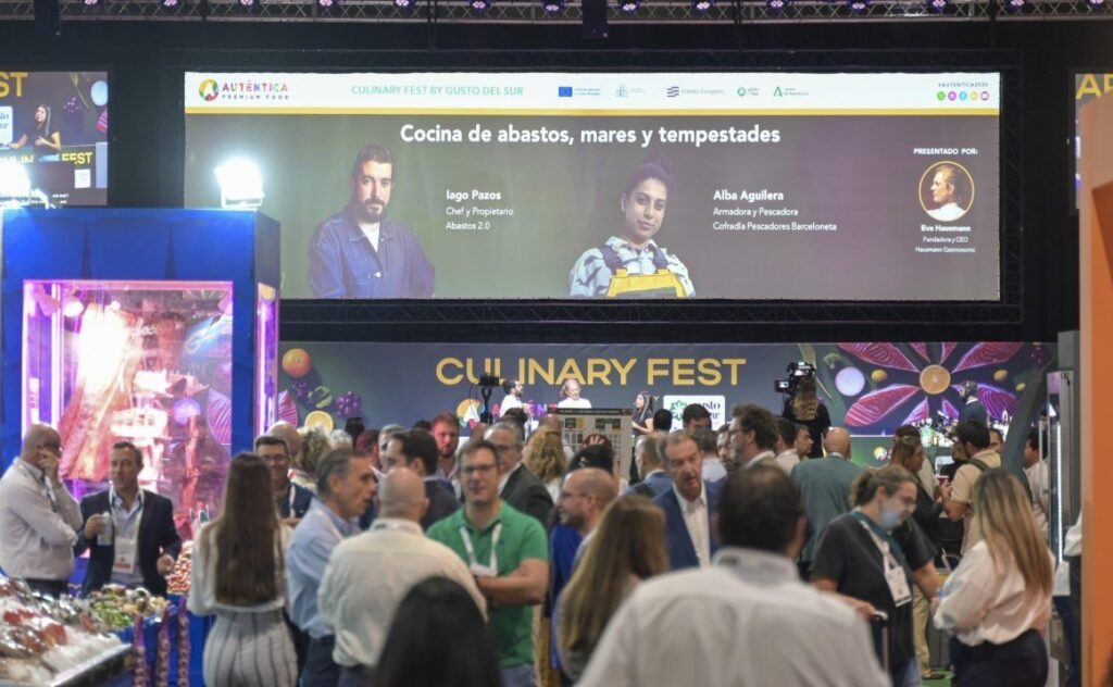 Evento Auténtica 2026 con chefs y asistentes en Sevilla