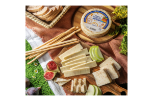 Tabla de quesos con Cerrato Tierno con Avena y acompañamientos.