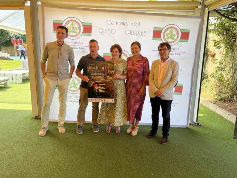 Participantes en la presentación del Certamen del Queso Cabrales 2023