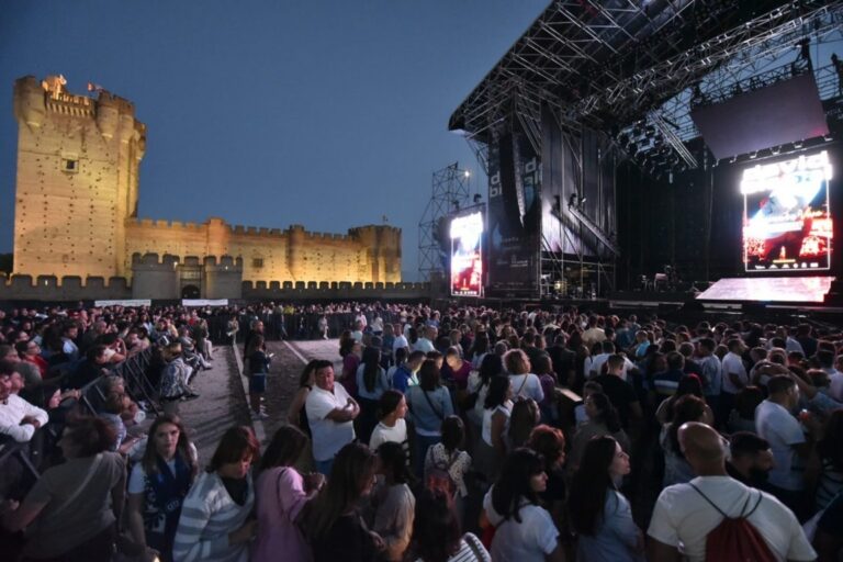 Concierto en el Castillo de la Mota durante el festival Dando la Mota
