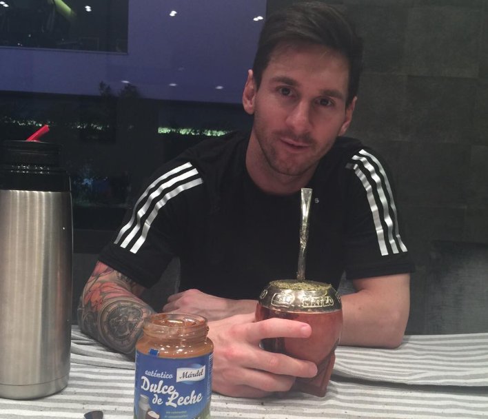 Leo Messi disfrutando de un desayuno argentino con dulce de leche y mate