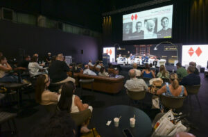 Panel de chefs discutiendo sobre hostelería en el foro Sin Filtro 2026