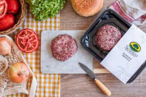 Hamburguesas ibéricas de cerdo en un entorno de cocina