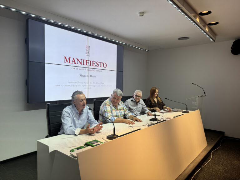 Rueda de prensa sobre el manifiesto de Ribera del Duero con varios ponentes