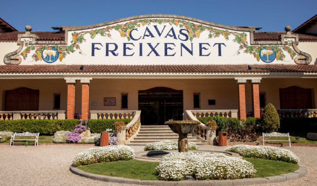 Fachada del edificio de Cavas Freixenet en España