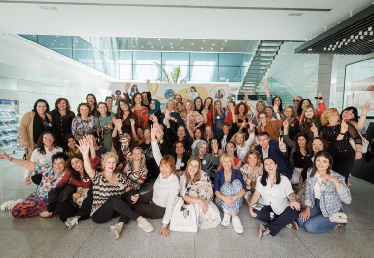 Grupo de mujeres participantes en el II Congreso MEG en Alicante