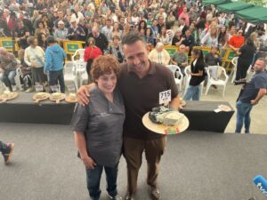 Participantes en la subasta del Queso Cabrales en Arenas de Cabrales