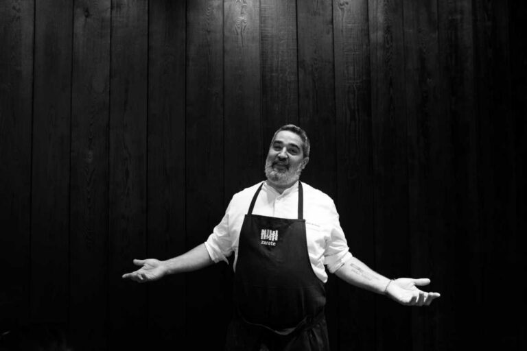 Chef Sergio Ortiz de Zarate en su restaurante en Bilbao