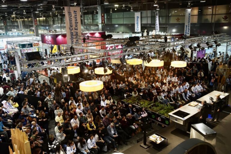 Vista general del evento Gastrónoma con gran afluencia de público
