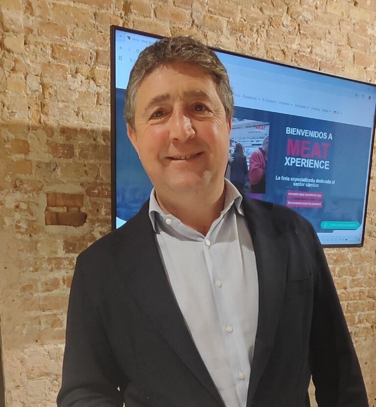 Jorge Martín presentando la feria Meat Xperience en un evento