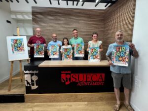 Presentación del evento Firarròs en Sueca con participantes mostrando carteles