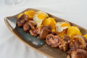 Riñones de cordero IGP Ternasco de Aragón con patatas y huevo