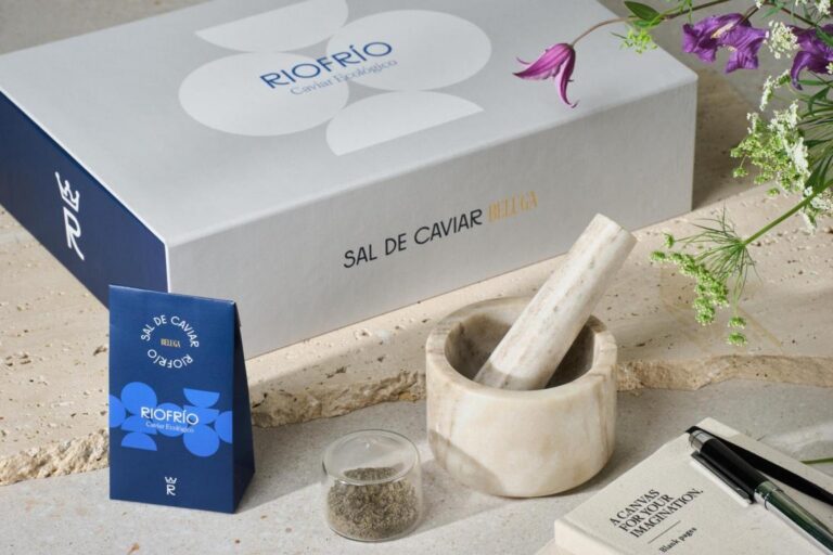 Caja de sal de caviar Beluga de Caviar Riofrío con mortero y salero