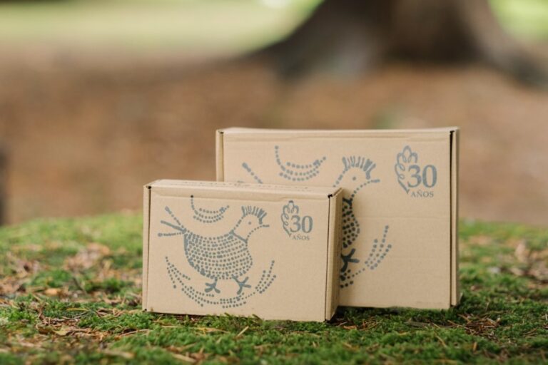 Cajas de huevos camperos de Pazo de Vilane con diseño conmemorativo